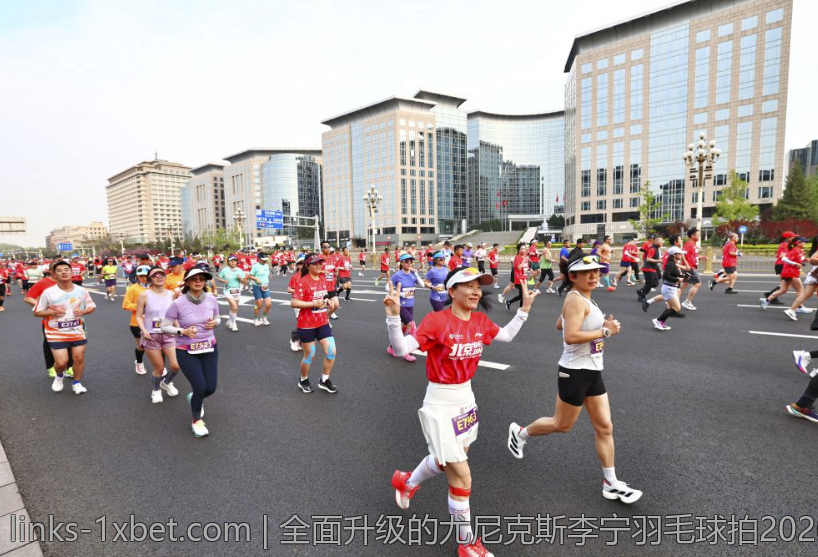 全面升级的尤尼克斯李宁羽毛球拍2026新品助你战胜对手
